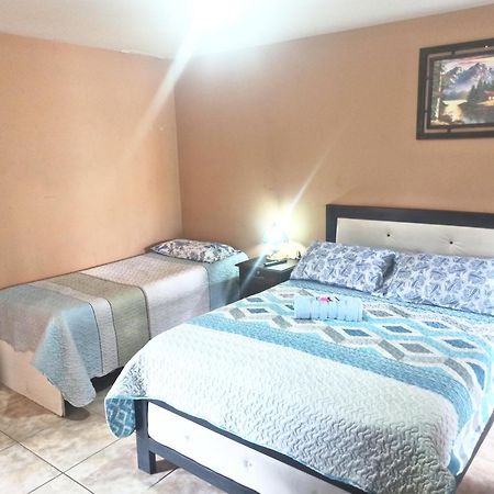 Bed and Breakfast Residencial Moroni - Alojamiento En Кочабамба Экстерьер фото
