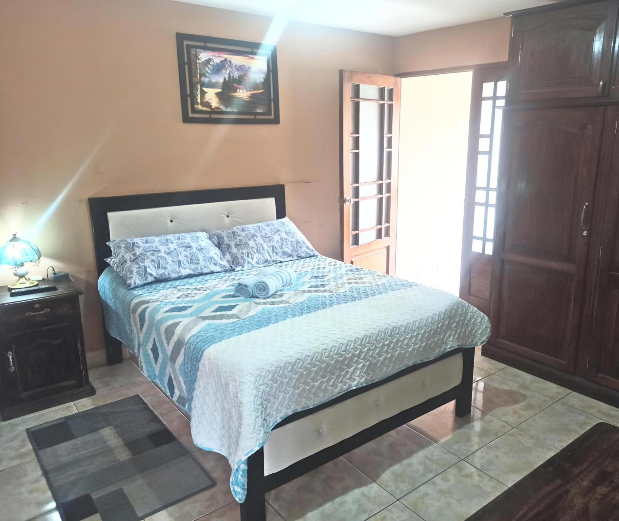 Bed and Breakfast Residencial Moroni - Alojamiento En Кочабамба Экстерьер фото