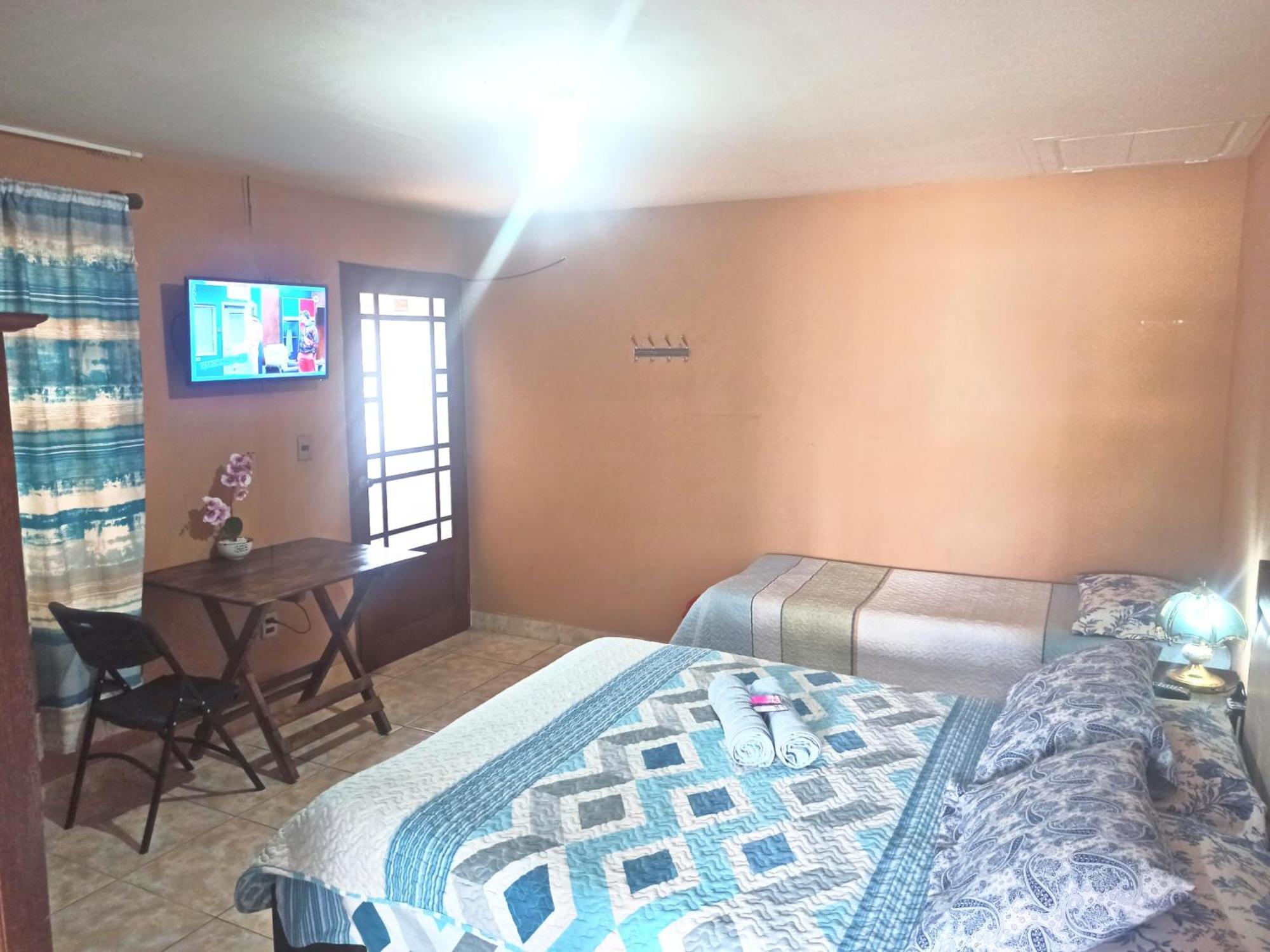 Bed and Breakfast Residencial Moroni - Alojamiento En Кочабамба Экстерьер фото